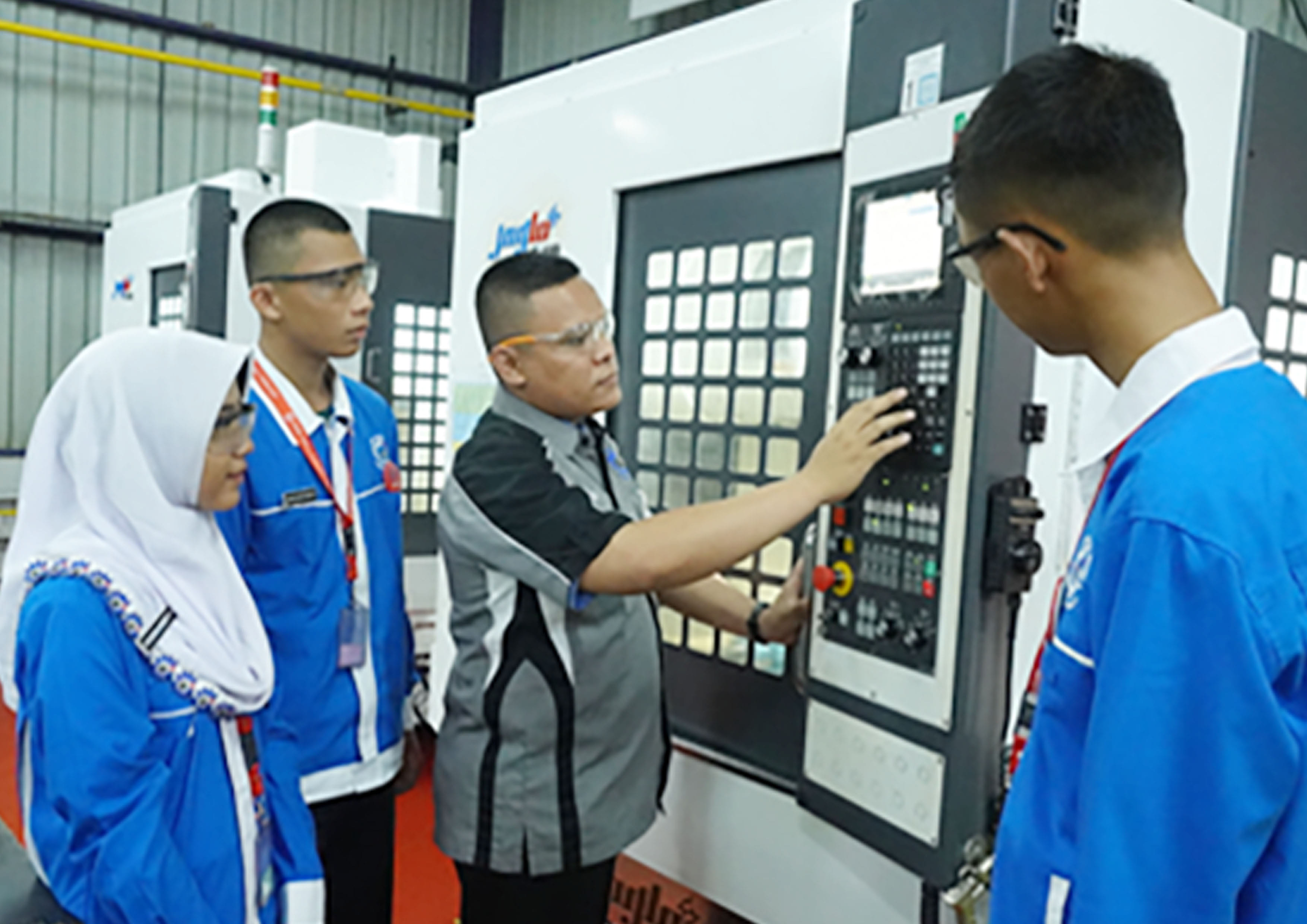 Praktik Pemesinan & Produksi