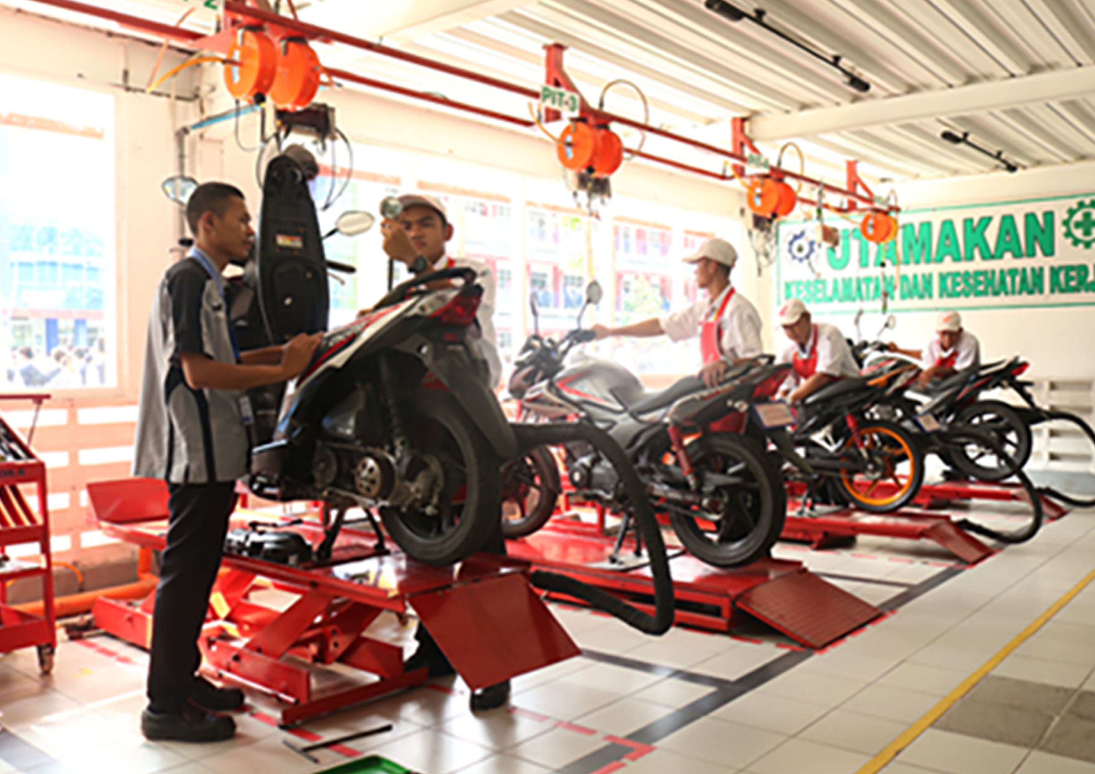 Praktik Servis & Perawatan Sepeda Motor